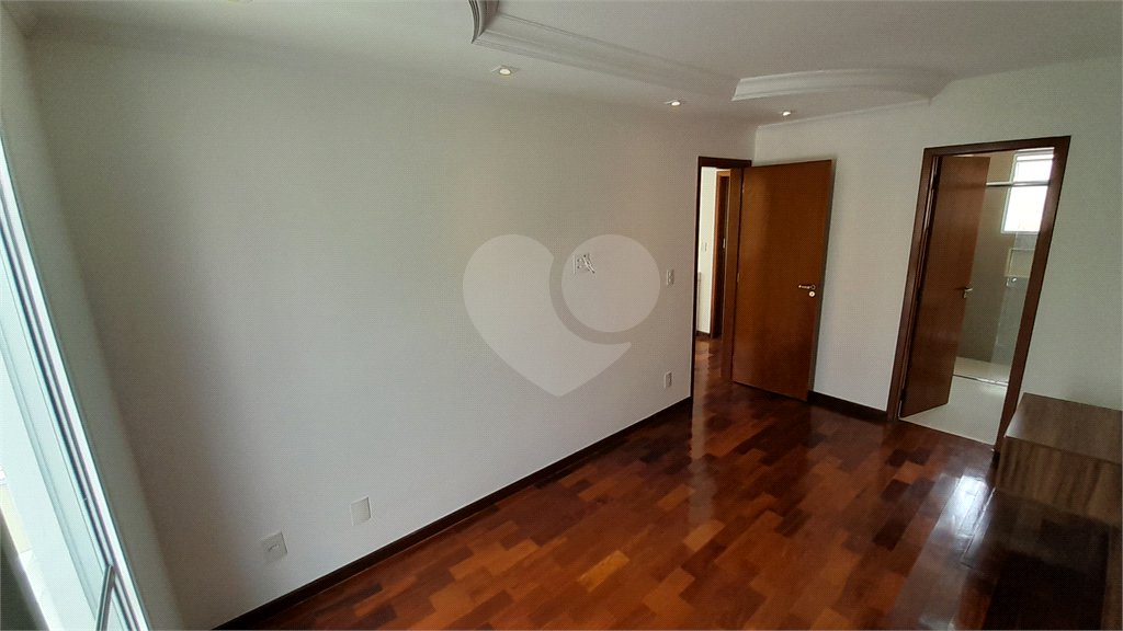 Casa à venda com 3 quartos, sendo 1 suíte, no condomínio Residencial Jardins, São Bernardo do Campo - SP