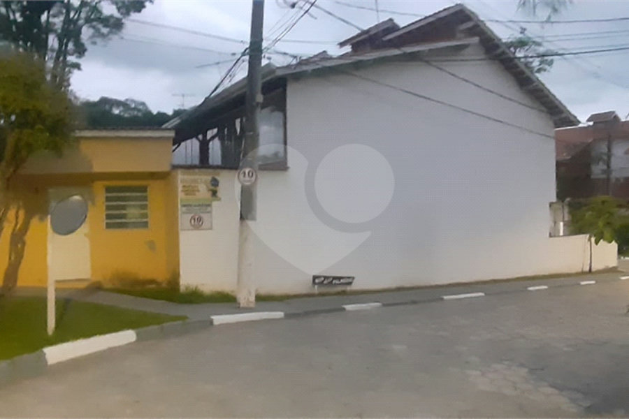 Casa à venda com 3 quartos, sendo 1 suíte, no condomínio Village Palmas, São Paulo - SP