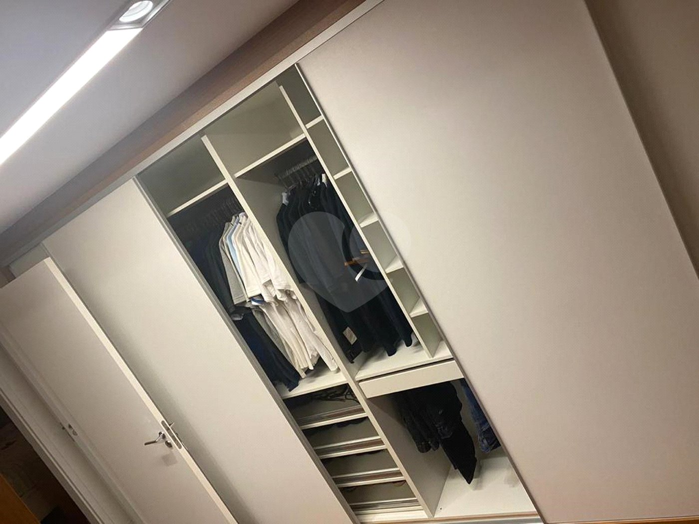 Condomínio clube, Apartamento na Mooca com 204 m² Com 3 suítes e 4 Vagas.