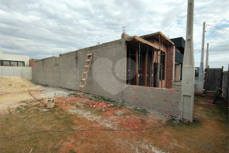 Casa à venda com 3 quartos, sendo 1 suíte, no condomínio Lago dos Ipês, Itapetininga - SP