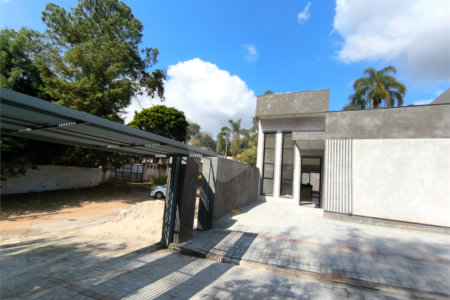 Casa à venda com 3 quartos, sendo 1 suíte, no condomínio Villagio Brasil, Atibaia - SP