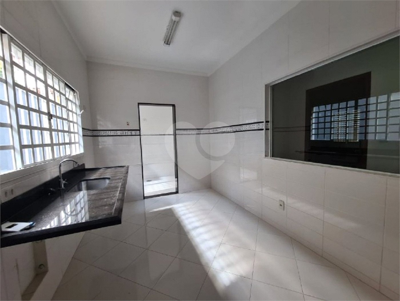 Casa à venda com 3 dormitórios, sendo 1 suite e ampla área de lazer no Jardim Brasil