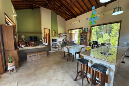 Casa à venda com 7 quartos, sendo 3 suítes,  em Jardim Colombo, Itapetininga, SP