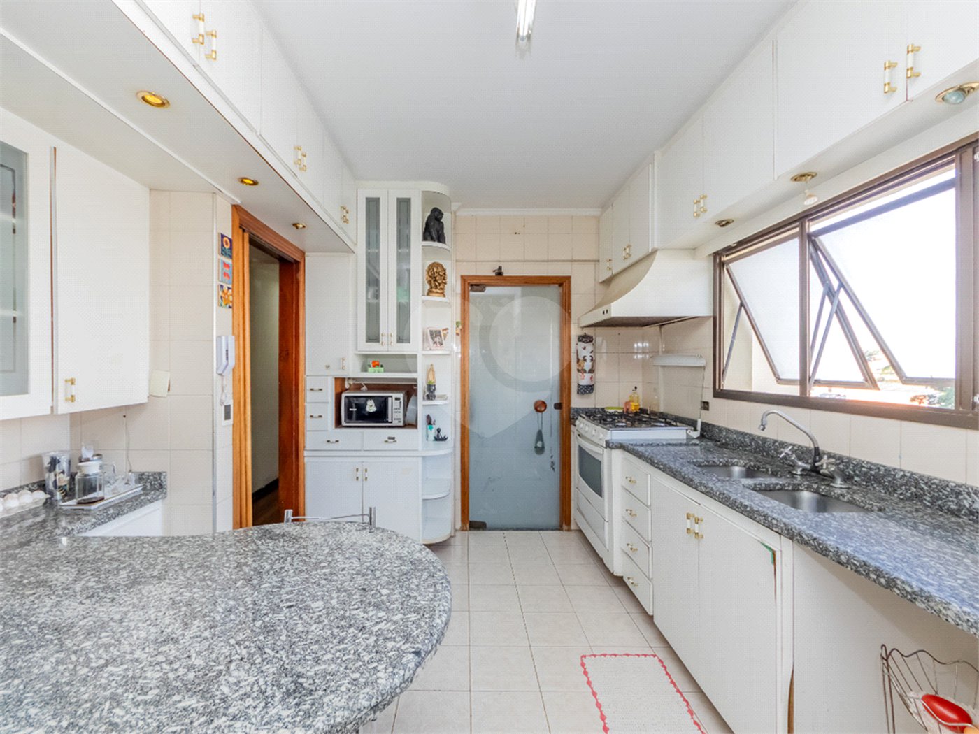 Apartamento à venda com 3 quartos, sendo 1 suíte, em Vila Carrão, São Paulo, SP
