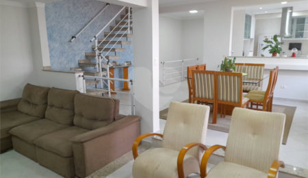 Sobrado à venda com 4 quartos, sendo 1 suíte,  em Chora Menino, São Paulo, SP