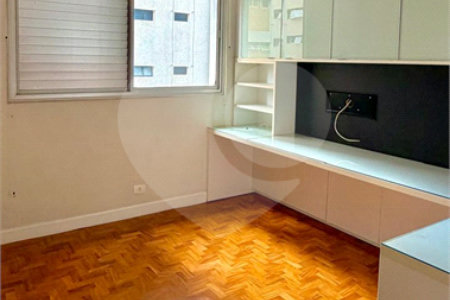 Apartamento à venda com 3 quartos, sendo 1 suíte,  em Moema, São Paulo, SP