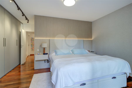 Apartamento à venda com 4 quartos, sendo 1 suíte, em Alto da Boa Vista, São Paulo, SP