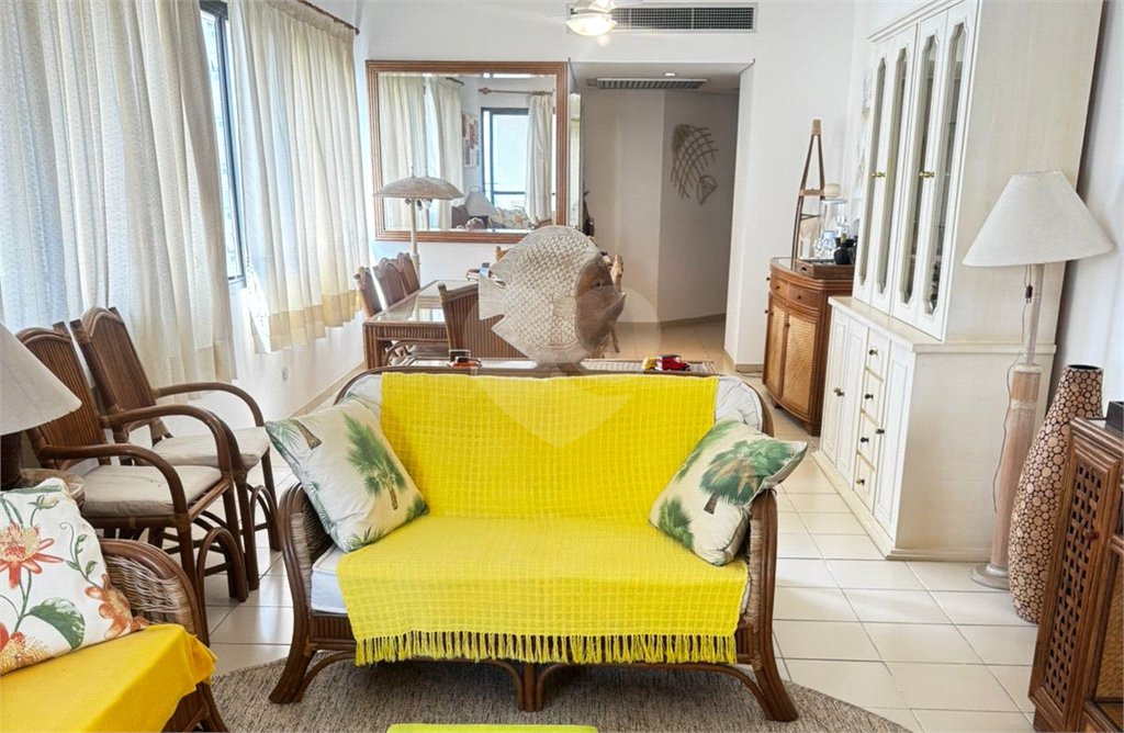 Apartamento à venda com 3 suítes em Pitangueiras, Guarujá, SP