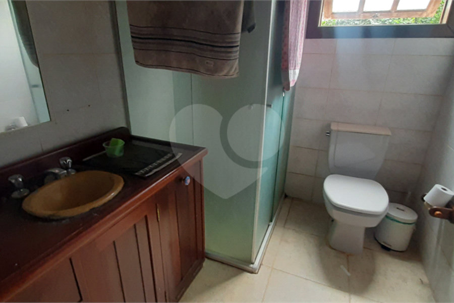 Casa à venda com 4 quartos, sendo 2 suítes, no condomínio Associação Reserva das Hortênsias, Mairiporã - SP