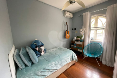 Casa em condomínio à venda ou para alugar com 4 quartos, sendo 3 suítes,  em Jardim Panorama, São Paulo, SP