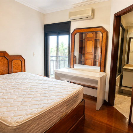 Apartamento à venda com 4 quartos, sendo 1 suíte, em Moema, São Paulo, SP