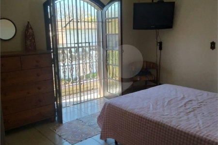 Casa à venda ou para alugar com 3 quartos, sendo 1 suíte, em Estação, São Roque, SP