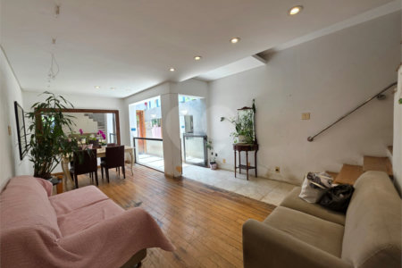 Casa de Vila à venda com 4 quartos, sendo 1 suíte, em Vila Mariana, São Paulo, SP