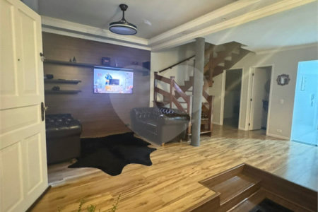 Casa à venda com 3 quartos, sendo 1 suíte, no condomínio Vilage Palmas, São Paulo - SP