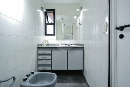 Imóvel de 226m² exclusivo com sala ampla 4 quartos, 2 suítes, 4 vagas Higienópolis