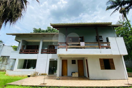 Casa à venda com 3 suítes em Dos Finco, São Bernardo do Campo, SP