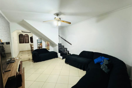 Casa à venda com 4 quartos, sendo 2 suítes, em Parque Santo Antônio, Guarulhos, SP