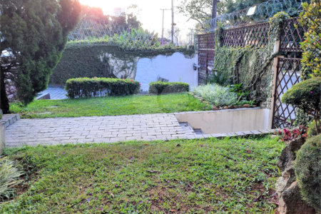 Sobrado à venda com 4 quartos, sendo 2 suítes, em Alto da Boa Vista, São Paulo, SP