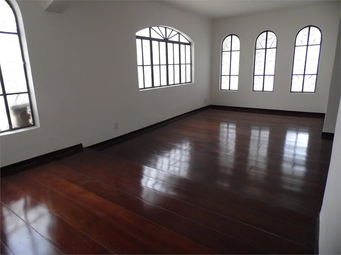 Casa à venda com 5 quartos, sendo 3 suítes, em Vila São Francisco, São Paulo, SP