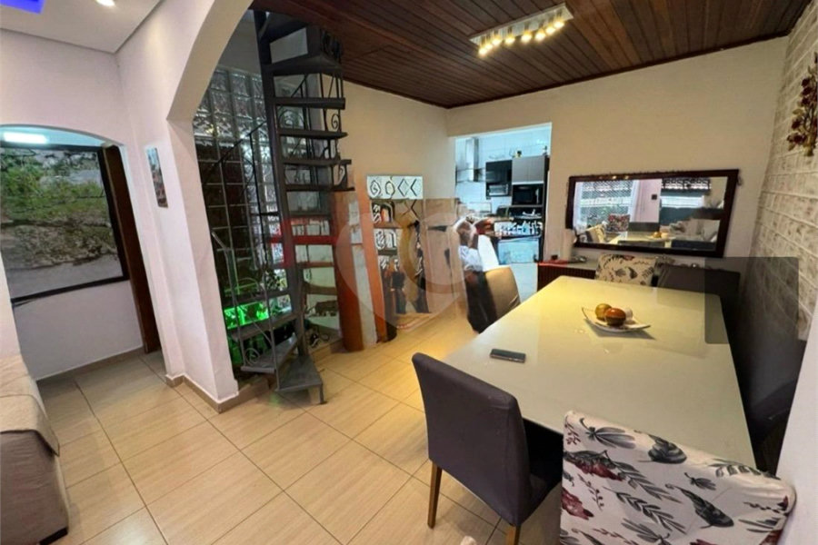 Sobrado à venda com 4 quartos, sendo 1 suíte, em Vila Gustavo, São Paulo, SP