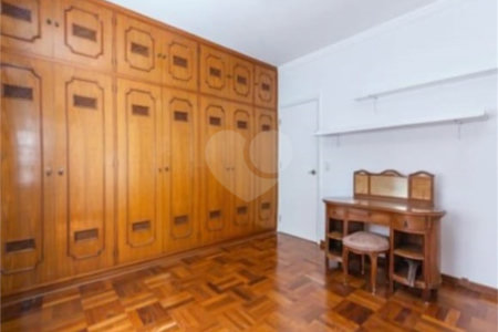 Casa à venda com 4 quartos, sendo 2 suítes, em Vila Morumbi, São Paulo, SP