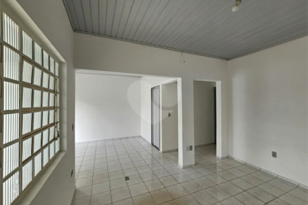 Casa à venda com 2 quartos, sendo 1 suíte, no Centro, Atibaia, SP