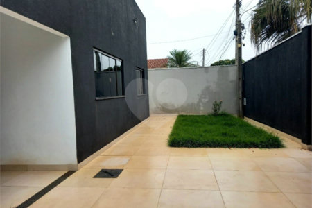 Casa à venda com 3 quartos, sendo 1 suíte,  em Vila Santa Catarina, Dourados, MS