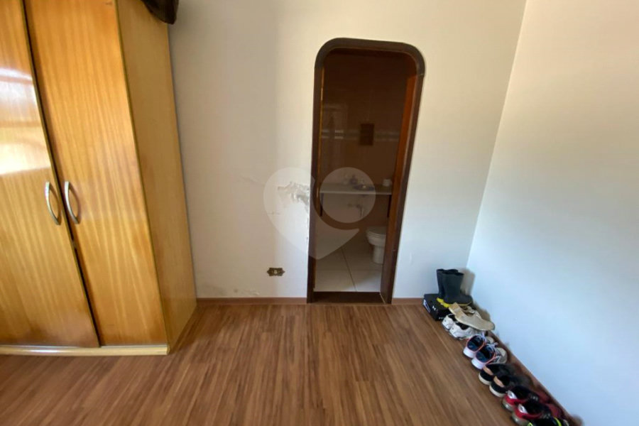 Casa à venda com 5 quartos, sendo 4 suítes, no condomínio Vilarejo Estoril, Mairiporã - SP