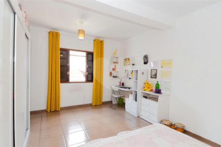 Casa à venda com 4 quartos, sendo 1 suíte, em Jardim Nova Taboão, Guarulhos, SP