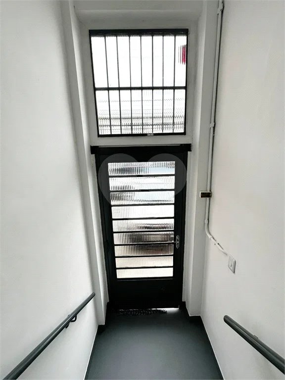 Galpão com 250m² , 4 vagas , para locação em Itaquera.