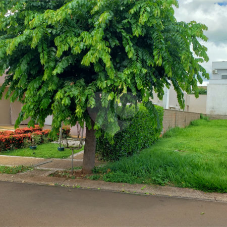 Vende-se terreno no Village Damha em Araraquara