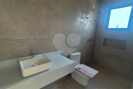 Casa à venda com 3 suítes no condomínio Recanto dos Paturis, Vinhedo - SP
