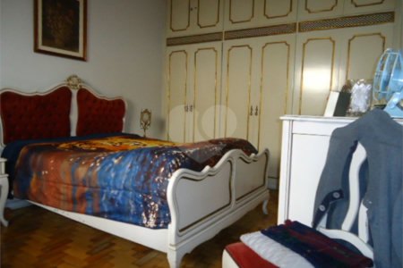 Sobrado à venda com 4 quartos em Santa Teresinha, São Paulo, SP