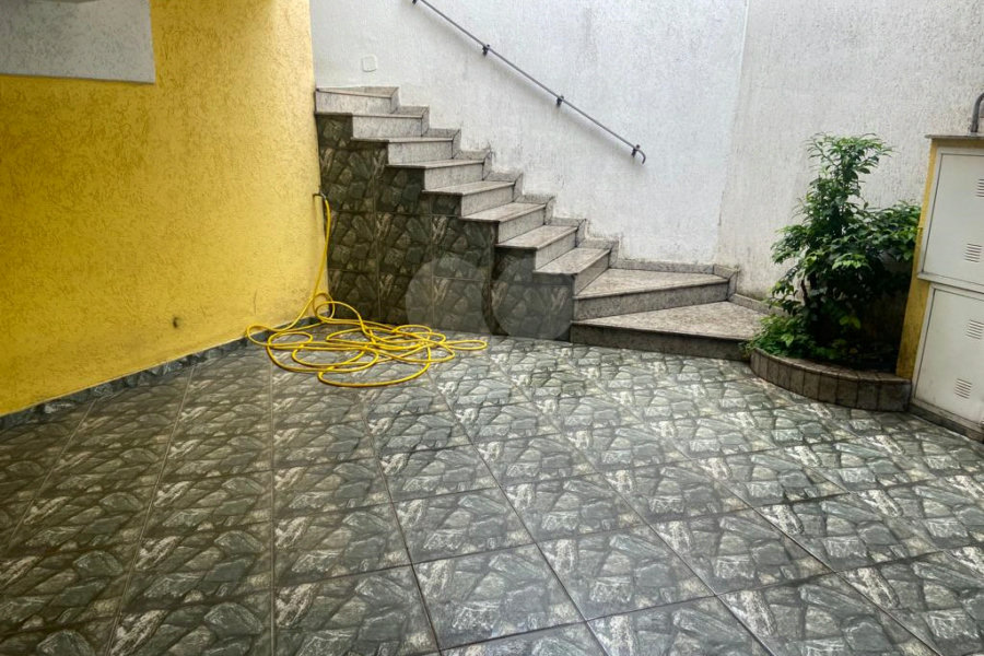 Sobrado à venda com 3 quartos, sendo 1 suíte, em Parada Inglesa, São Paulo, SP