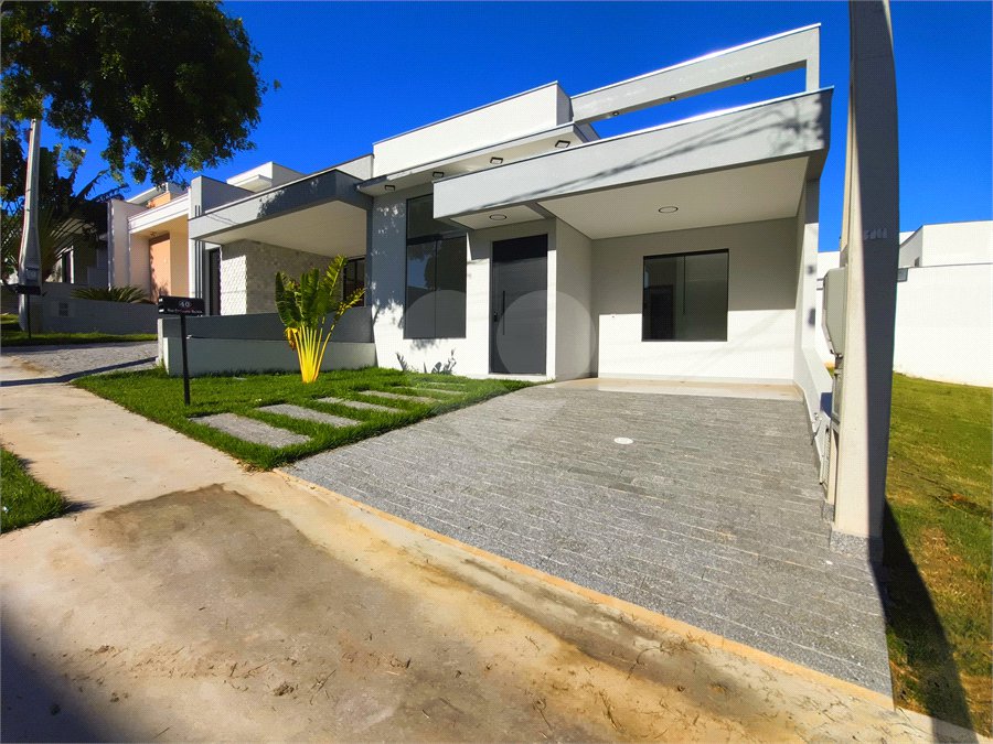 Casa à venda com 3 quartos, sendo 1 suíte,  no condomínio Terras de São Francisco, Sorocaba - SP