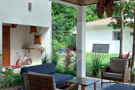 Casa à venda com 2 quartos, sendo 1 suíte, no Centro, Santa Cruz Cabrália, BA