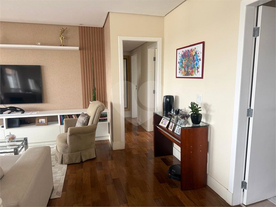 Apartamento à venda com 3 suítes em Vila Suzana, São Paulo, SP
