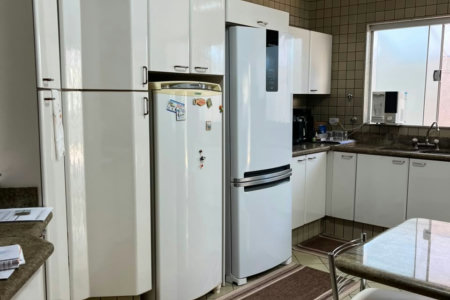 Casa à venda com 3 quartos, sendo 1 suíte,  em Santos Dumont, Três Lagoas, MS