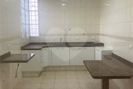Sobrado à venda ou para alugar com 3 quartos, sendo 1 suíte, no Centro, Salto, SP
