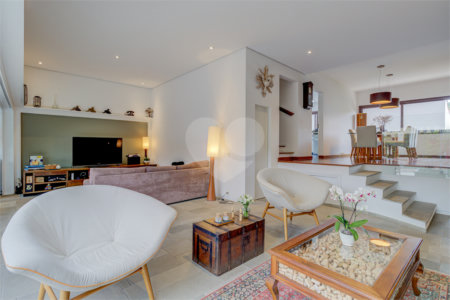 Casa à venda com 4 quartos, sendo 2 suítes, no condomínio Vila Antonieta, São Paulo - SP