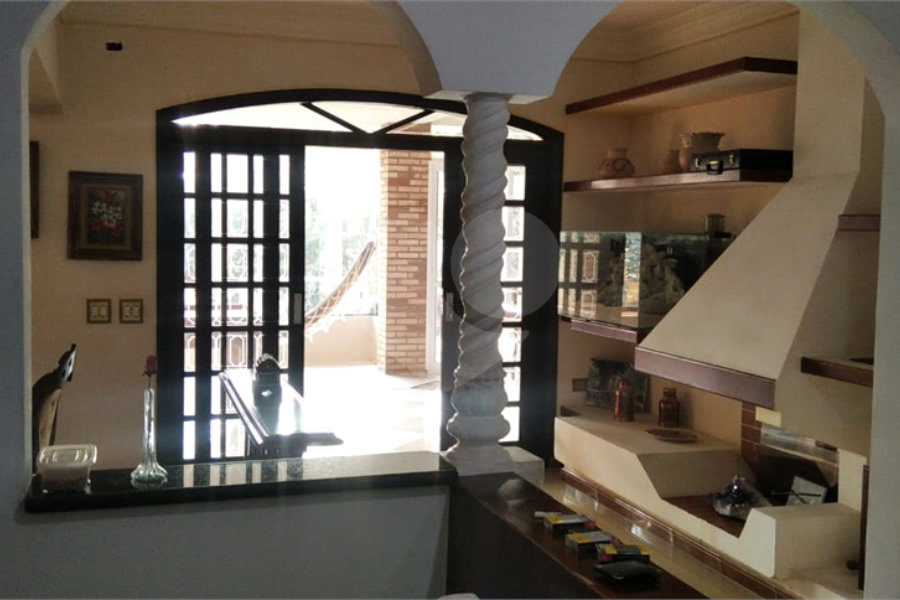 Casa à venda com 6 quartos, sendo 1 suíte, no condomínio Associação Reserva das Hortênsias, Mairiporã - SP