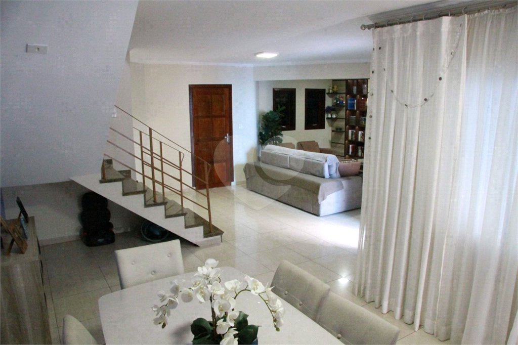 Sobrado à venda com 5 quartos, sendo 1 suíte,  em Jaguaré, São Paulo, SP