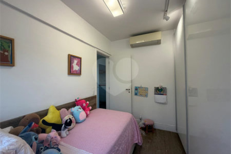 Apartamento à venda com 3 quartos, sendo 1 suíte,  em Alto da Boa Vista, São Paulo, SP
