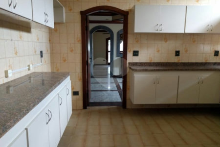 Casa à venda com 4 quartos, sendo 2 suítes, em Brooklin Velho, São Paulo, SP