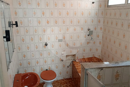 Sobrado à venda ou para alugar com 4 quartos, sendo 1 suíte, em Campo Belo, São Paulo, SP