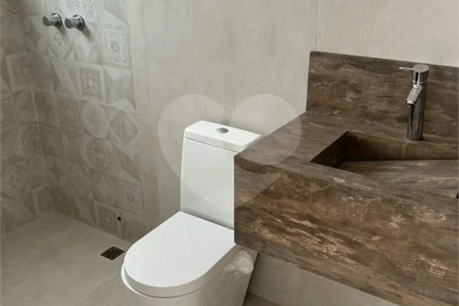 Casa à venda com 4 quartos, sendo 2 suítes, no condomínio Residencial Floresta, São Paulo - SP