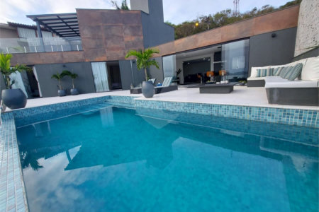 Casa à venda com 4 quartos, sendo 3 suítes, em Albatroz, Armação dos Búzios, RJ