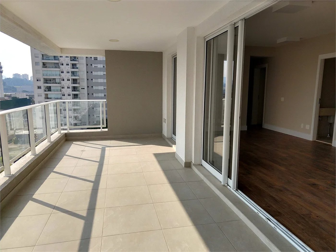 Apartamento à venda com 3 suítes em Vila Anastácio, São Paulo, SP