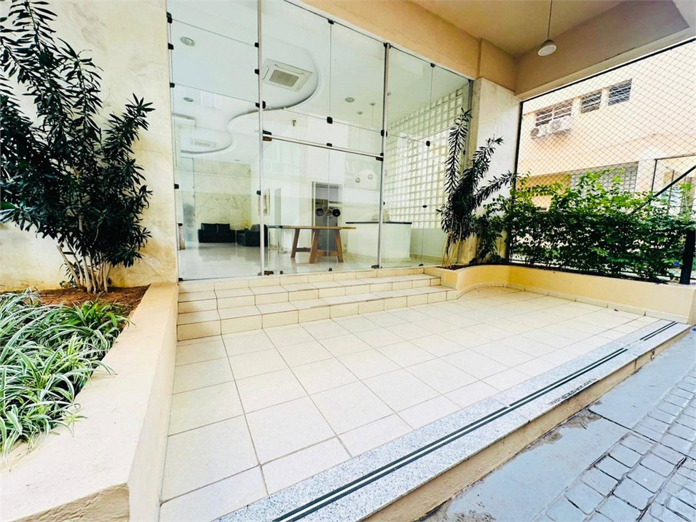 Apartamento à venda ou para alugar com 4 quartos, sendo 1 suíte, em Itaim Bibi, São Paulo, SP