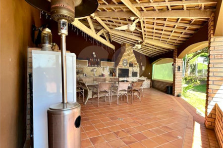 Casa à venda com 5 quartos, sendo 3 suítes, no condomínio Santa Teresa 1, Vinhedo - SP